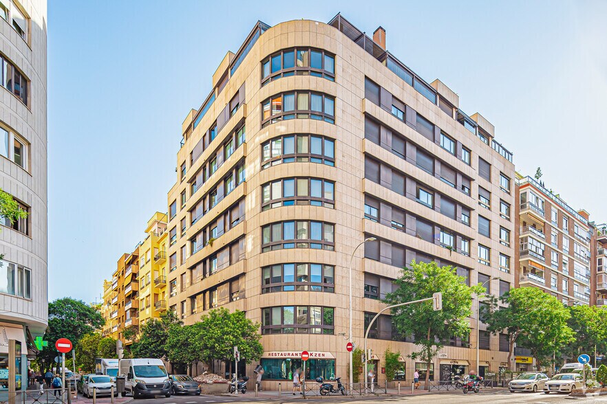 Office in Madrid, Madrid to rent - Primary Photo - Image 1 of 2