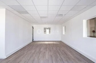 Light Industrial in Corbas to rent Interior Photo- Image 1 of 6