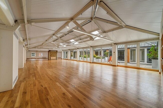 More details for Arnold Cir, London - Office to Rent