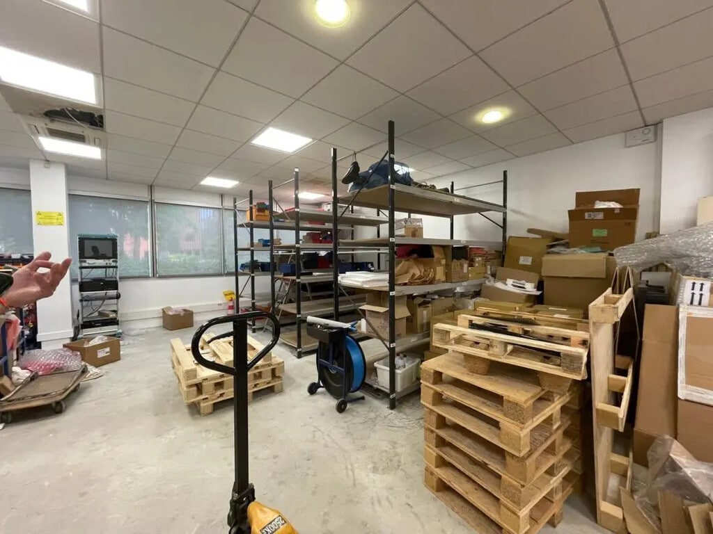 Location Entrepôt 245 m² - Photo 1