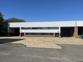 Farmbrough Clos, Aylesbury to rent Building Photo- Image 2 of 2