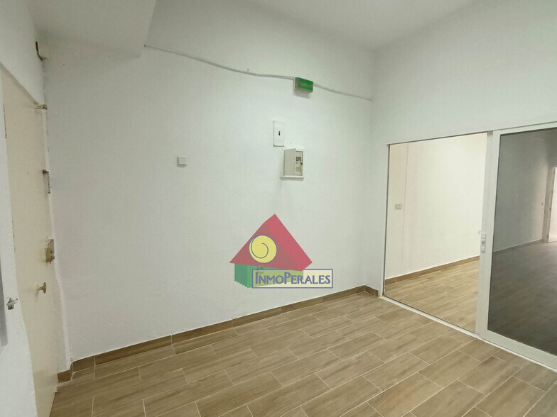 Retail in Fuenlabrada, Madrid to rent - Interior Photo - Image 1 of 9