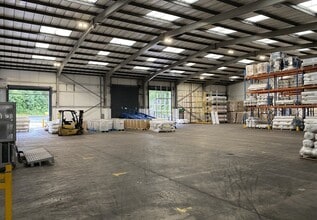 Millshaw Park Close, Leeds to rent Interior Photo- Image 1 of 2