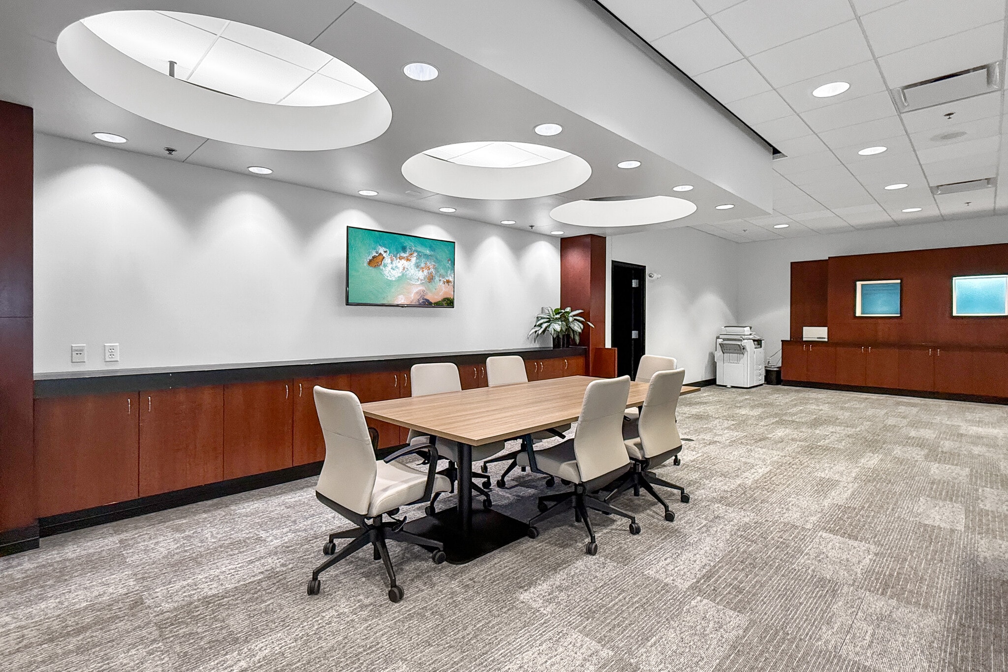 215 10th St, Des Moines, IA to rent Interior Photo- Image 1 of 4