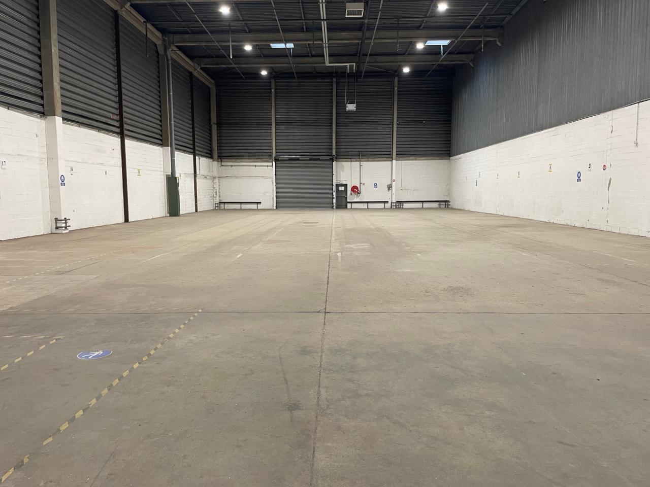 Light Industrial in Aulnay-sous-Bois to rent Interior Photo- Image 1 of 7