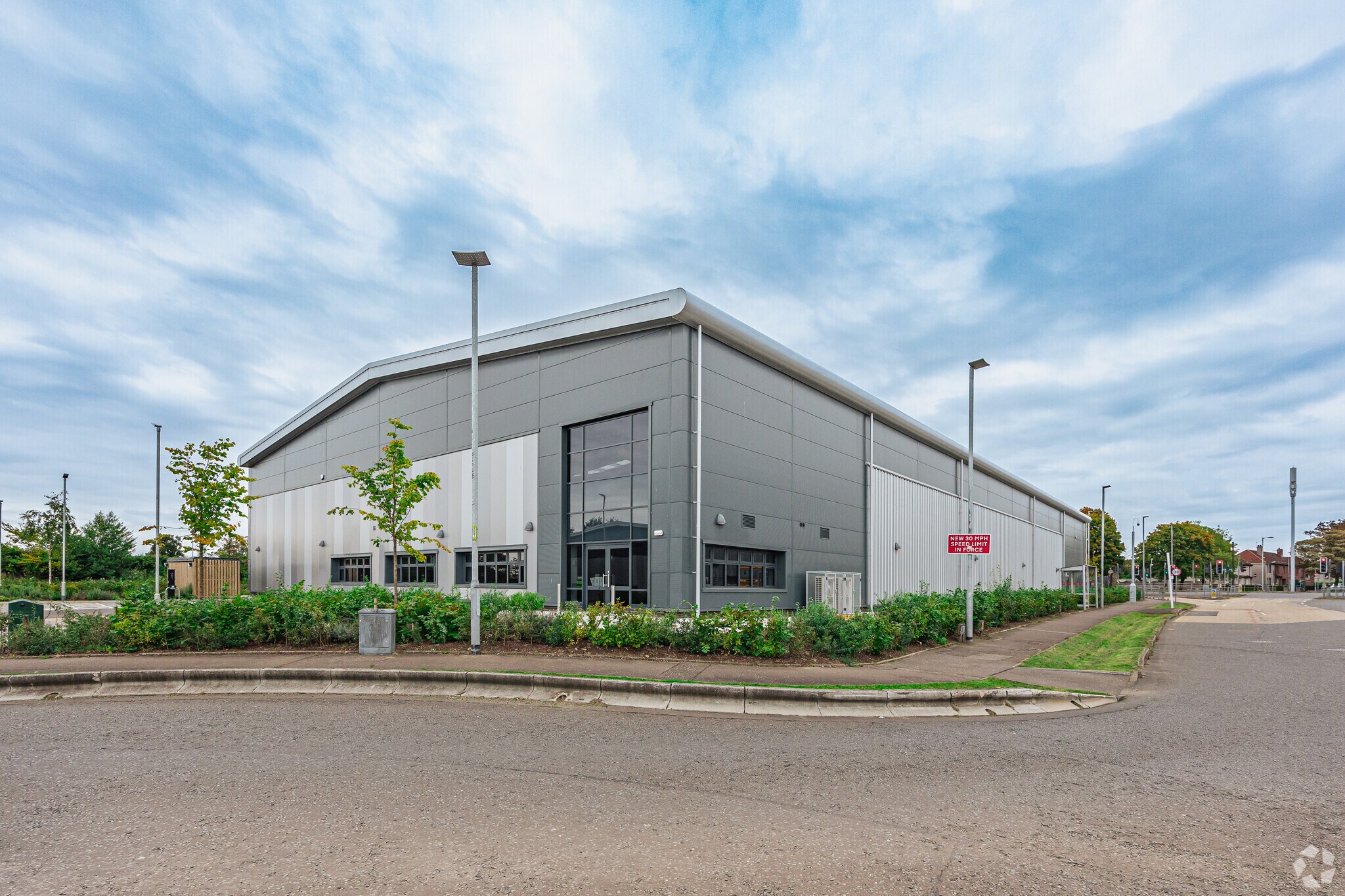 London Rd, Glasgow for sale Primary Photo- Image 1 of 1