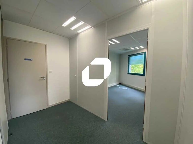 47 Rue Benoit Bennier, Charbonnières-les-Bains to rent - Building Photo - Image 2 of 20