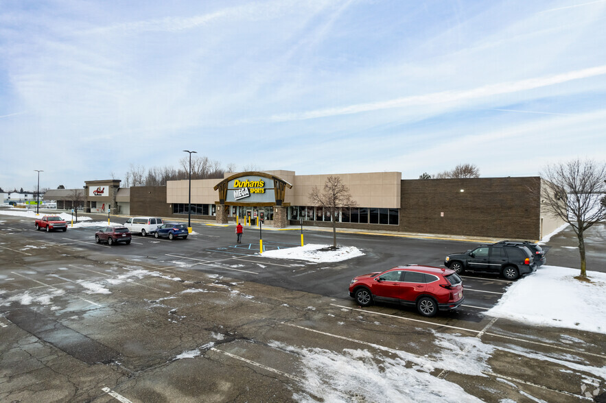 11950-11970 Hall Rd, Sterling Heights, MI for sale - Primary Photo - Image 1 of 1