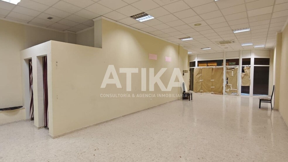 Retail in Ontinyent, Valencia to rent - Interior Photo - Image 1 of 6