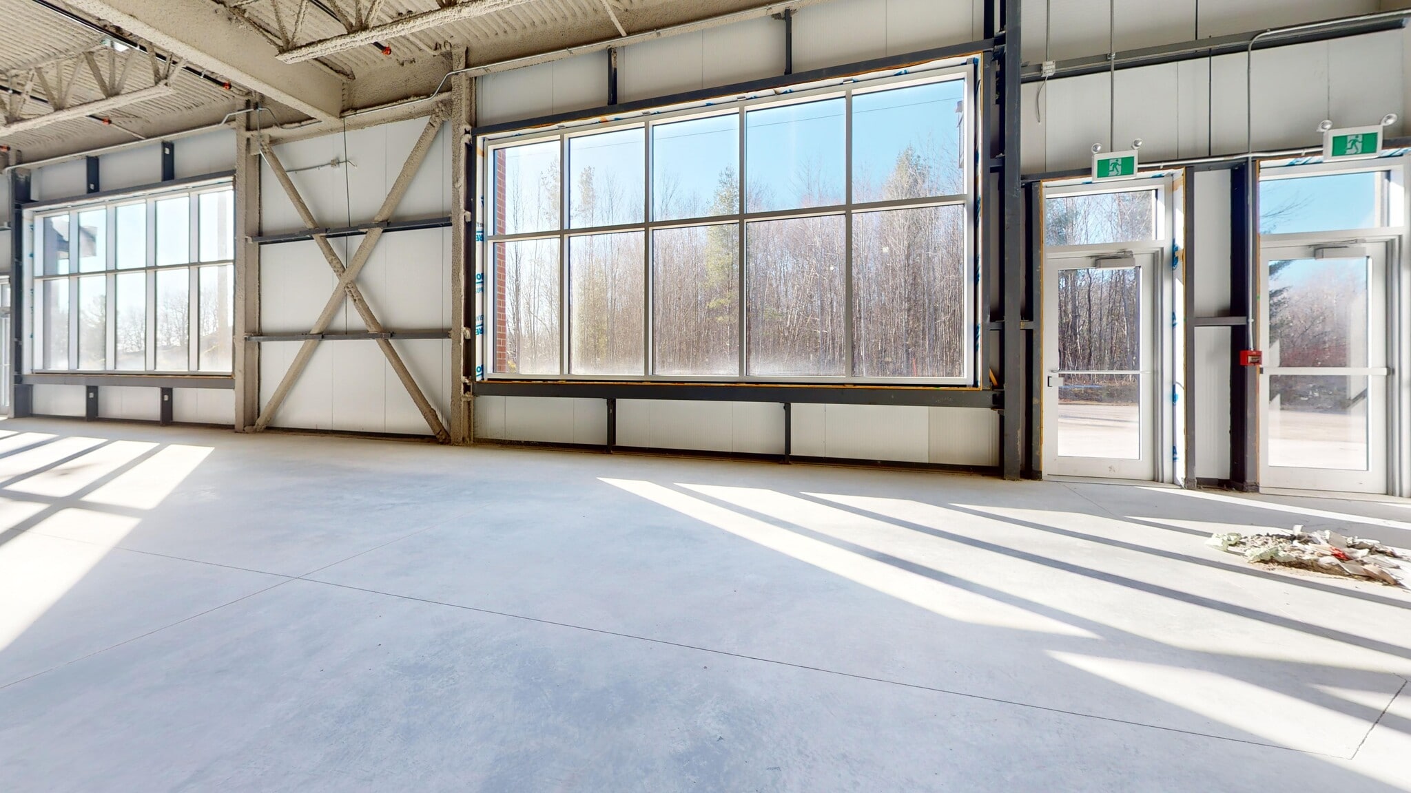 100 Blvd Jean-Baptiste-Rolland O, Saint-jerome, QC to rent Interior Photo- Image 1 of 21