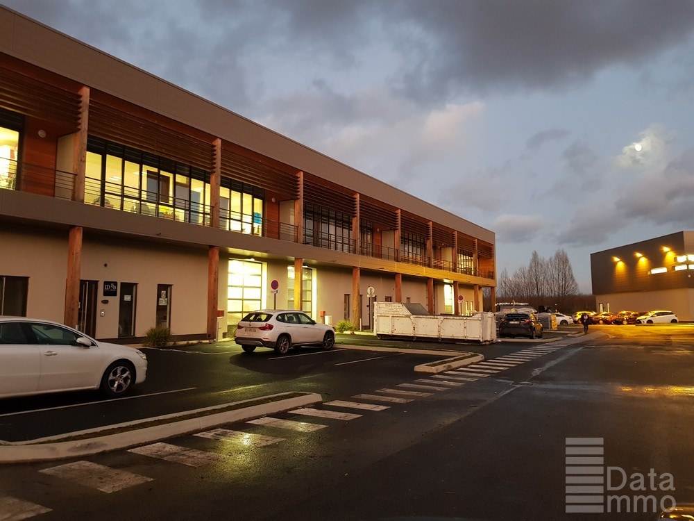 Industrial in Collégien to rent Building Photo- Image 1 of 12
