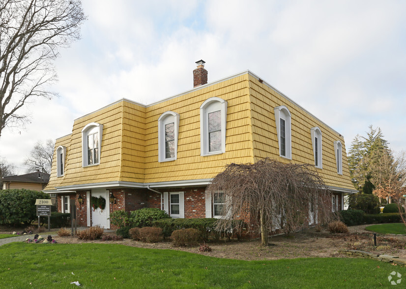 2100 Deer Park Ave, Deer Park, NY for rent - Building Photo - Image 3 of 7