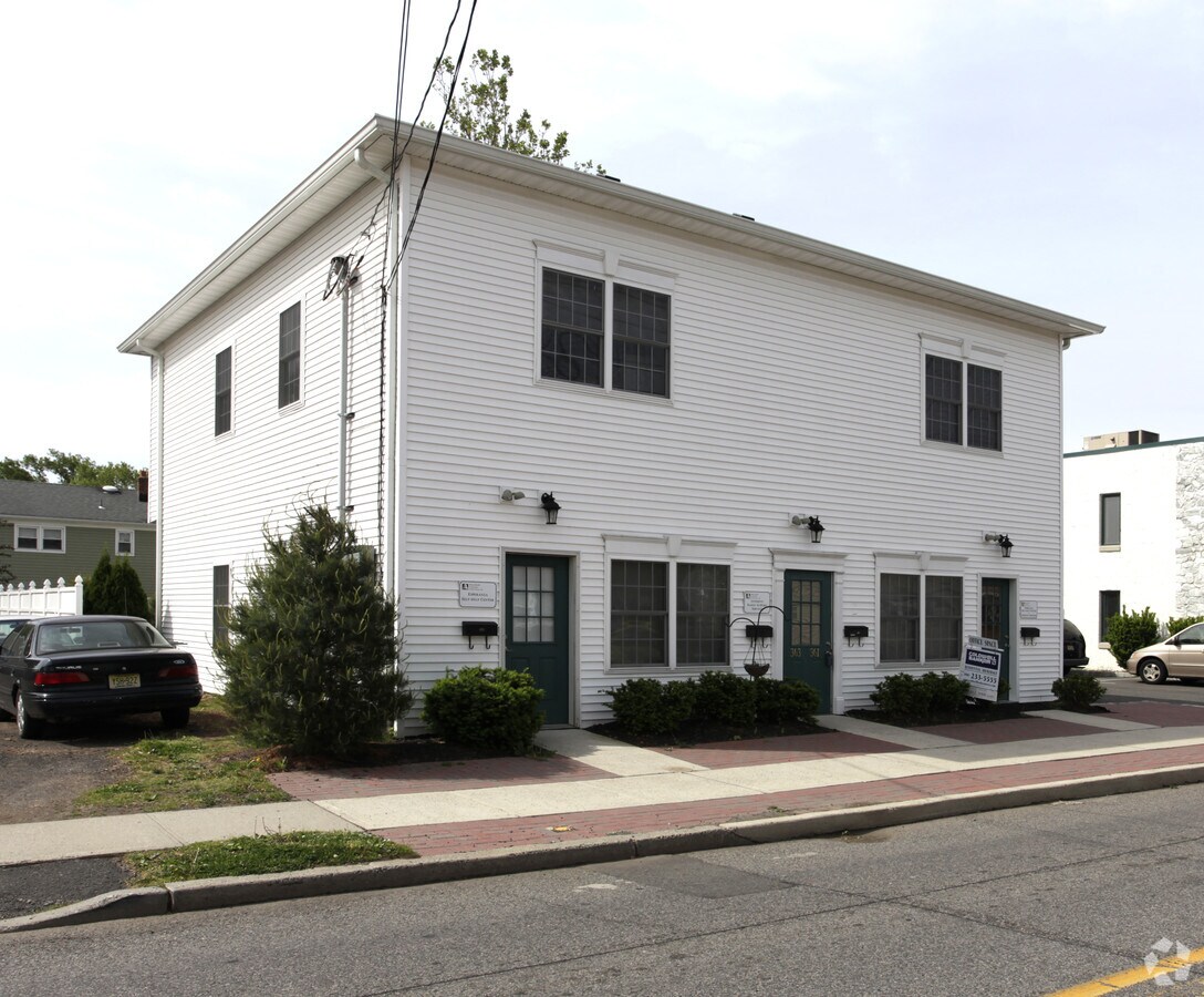 361363 Monroe Ave, Kenilworth, NJ 07033 UK