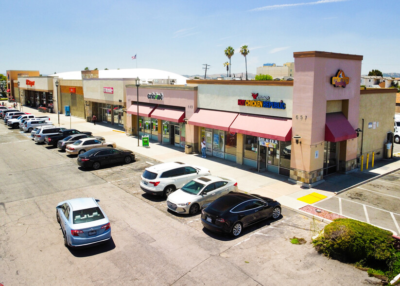 1575 E Holt Ave, Pomona, CA for rent - Building Photo - Image 1 of 5