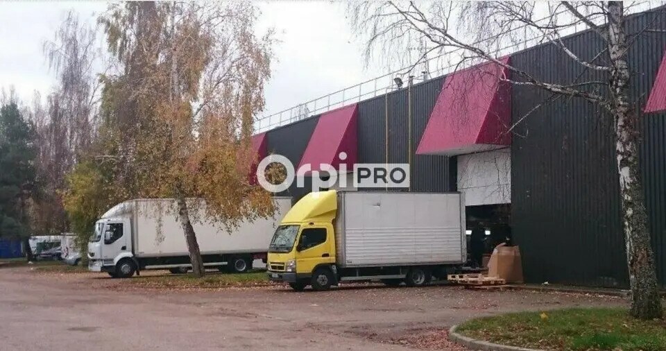 Industrial in Coignières to rent - Building Photo - Image 3 of 5