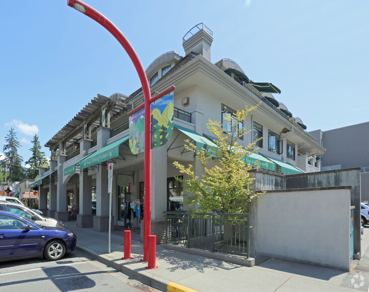 3065-3069 Edgemont Blvd, North Vancouver, BC for sale - Building Photo - Image 3 of 4