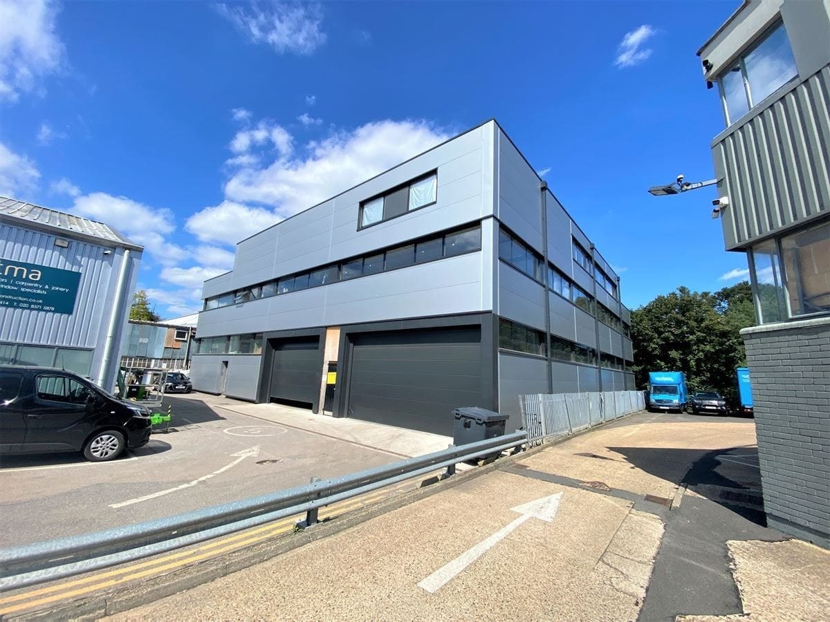 Boston Business Park, London to rent Building Photo- Image 1 of 13