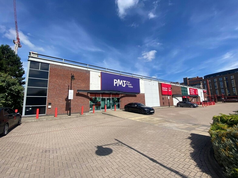 9 Kirkstall Rd, Leeds to rent - Building Photo - Image 1 of 4