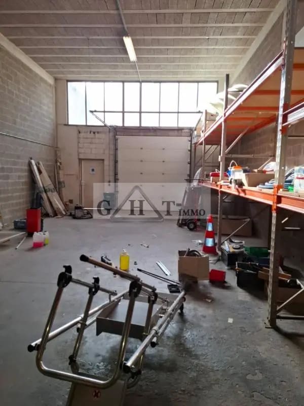 Location Entrepôt 217 m² - Photo 1