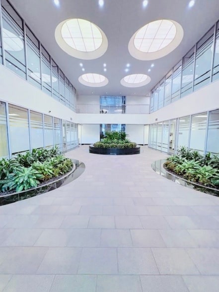 13100 Northwest Fwy, Houston, TX to rent - Building Photo - Image 2 of 14