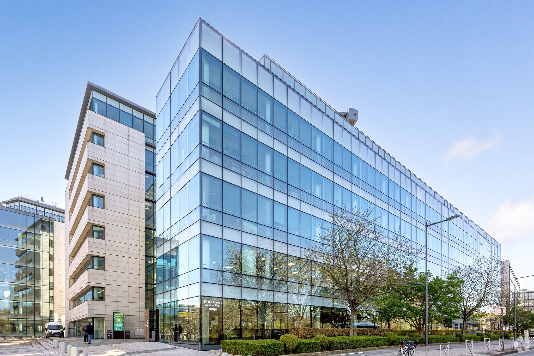 65 Rue Camille Desmoulins, Issy-les-Moulineaux to rent Building Photo- Image 1 of 6