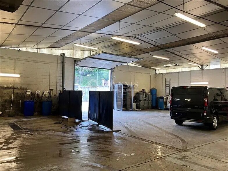 Retail in Bourges for sale - Interior Photo - Image 3 of 5