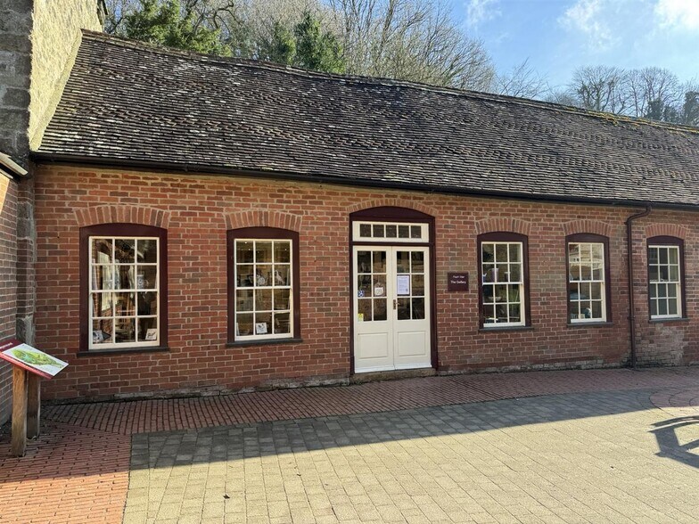High St, Stourton to rent - Building Photo - Image 1 of 2