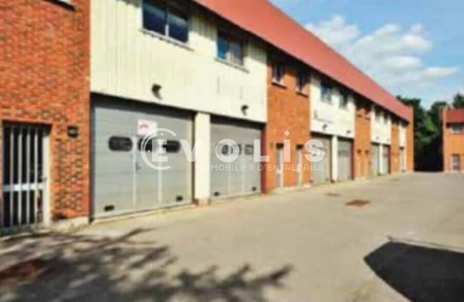 17 Rue Des Cerisiers, Lisses to rent - Primary Photo - Image 1 of 2