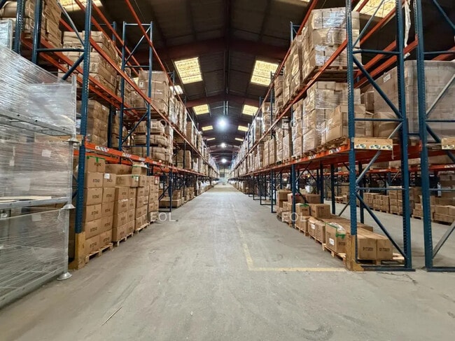Vente Entrepôt 11 736 m²