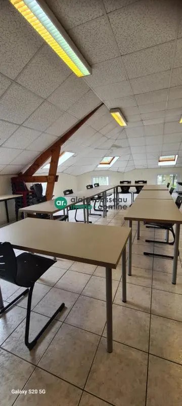Location Bureaux 142 m² - Photo 1