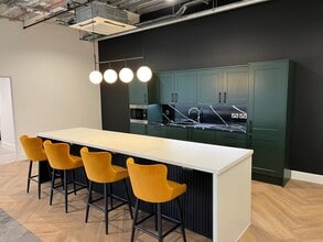 Vaughan Way, Leicester to rent Interior Photo- Image 2 of 9