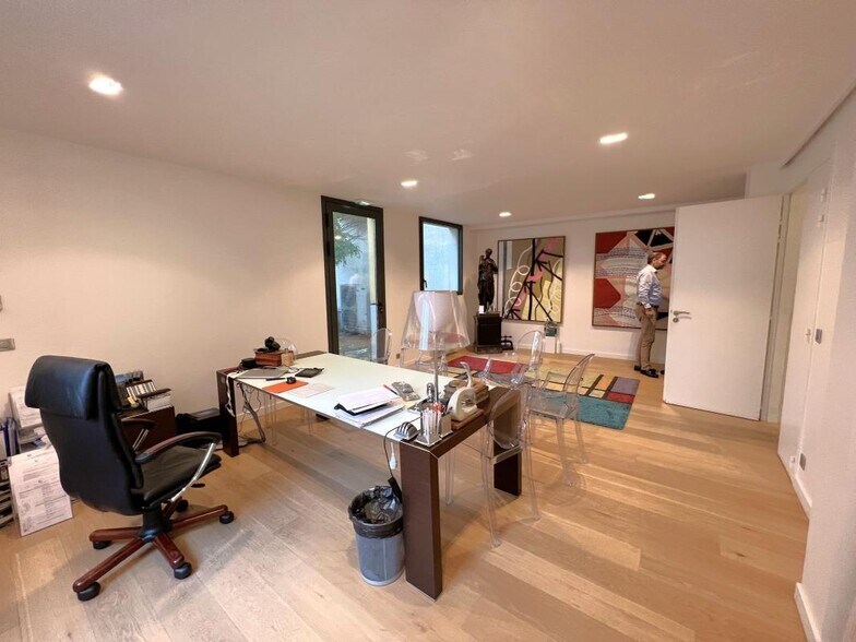 Office in Nanterre to rent - Interior Photo - Image 2 of 5