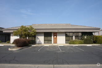 Office in Visalia, CA for sale Primary Photo- Image 1 of 1