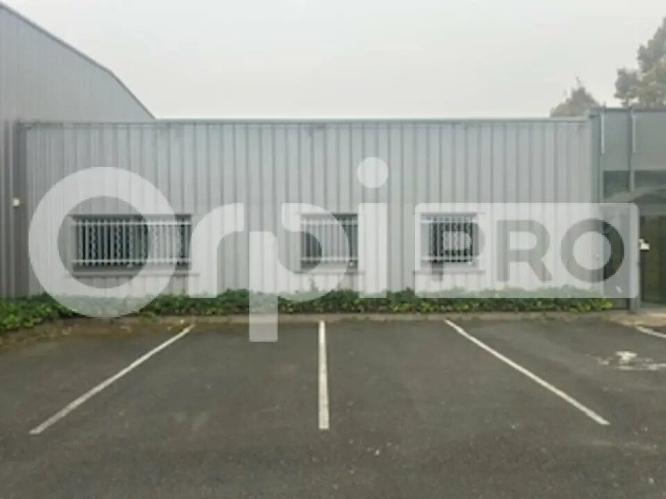 Office in Gleizé to rent Primary Photo- Image 1 of 2