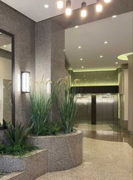 Office in Lyon to rent - Lobby - Image 2 of 4