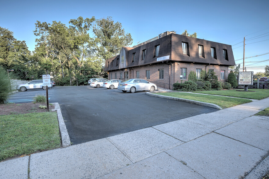 557 Broad St, Bloomfield, NJ for sale - Building Photo - Image 1 of 24