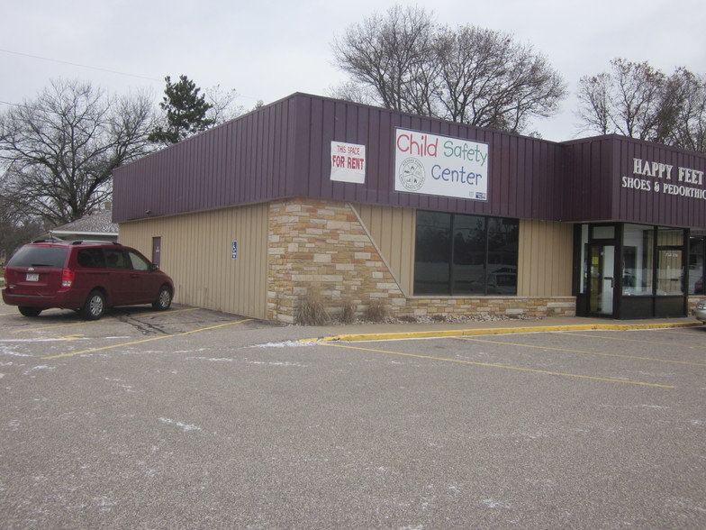 52 Sunset Blvd, Stevens Point, WI for rent - Building Photo - Image 1 of 2