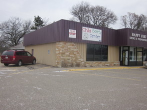 52 Sunset Blvd, Stevens Point, WI for rent Building Photo- Image 1 of 3