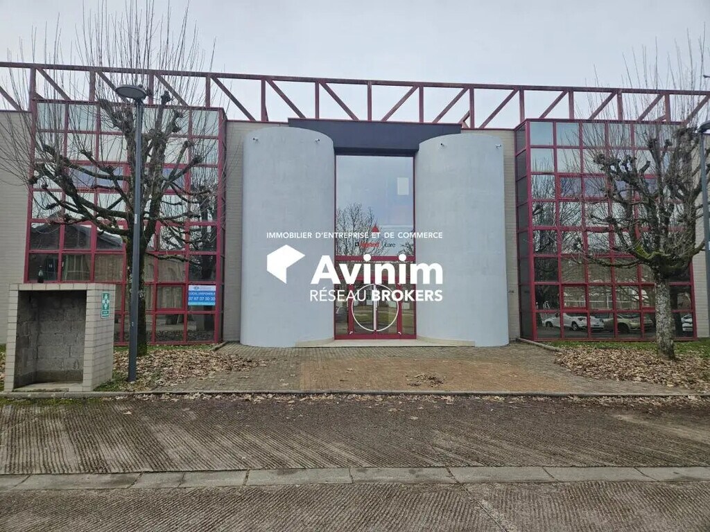Location Bureaux 250 m² - Photo 1