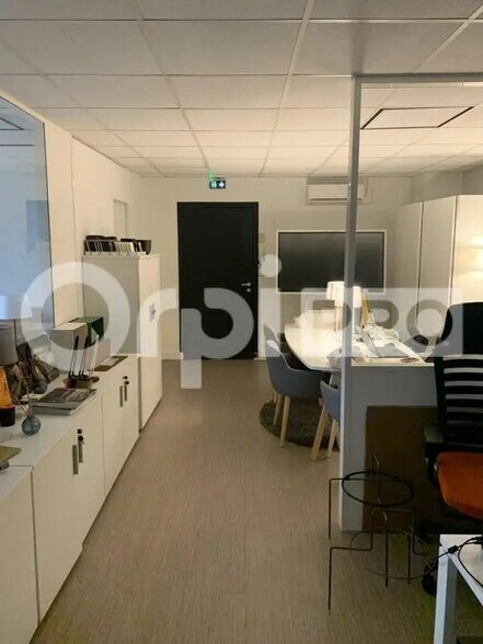 Office in Mérignac to rent - Interior Photo - Image 2 of 9