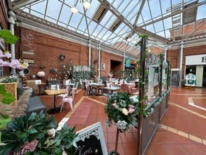 Shopping Centre, Bridgwater to rent Interior Photo- Image 1 of 3