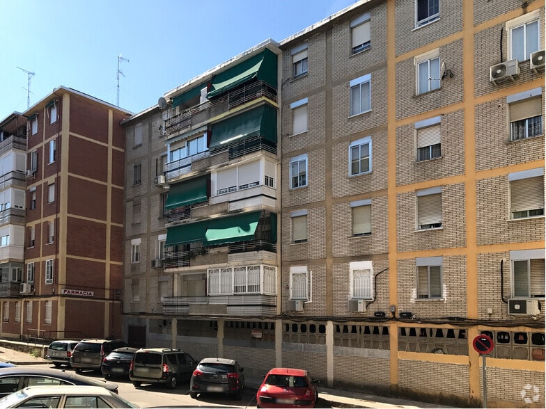 Calle Parque Vosa, 11, Móstoles, Madrid to rent - Primary Photo - Image 1 of 2