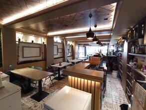 Retail in Barcelona, Barcelona to rent Interior Photo- Image 2 of 7