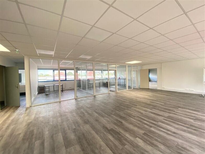 Office in Villepinte to rent - Interior Photo - Image 2 of 10