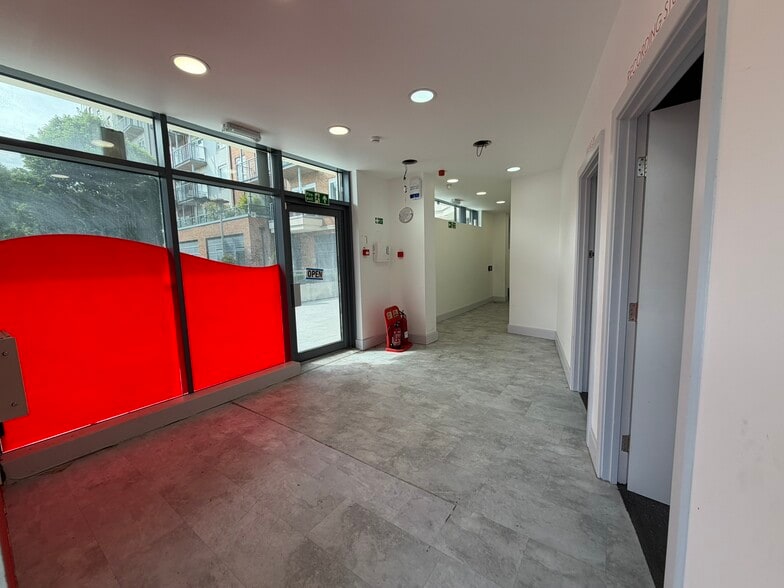 Aerodrome Rd, London for sale - Building Photo - Image 3 of 11