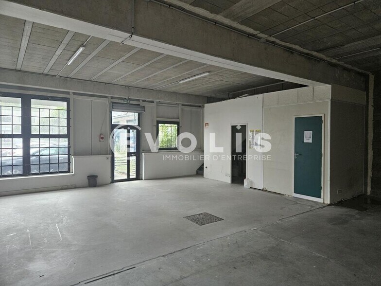 Light Industrial in Bondoufle to rent - Interior Photo - Image 3 of 21
