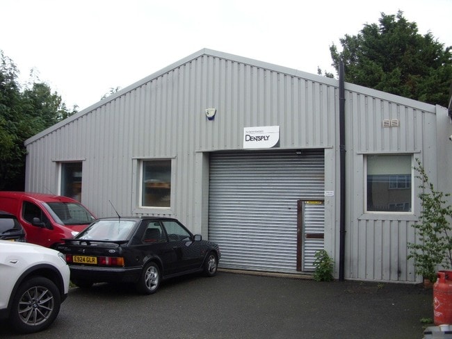 More details for 37-39 Alexandra Rd, Addlestone - Industrial to Rent