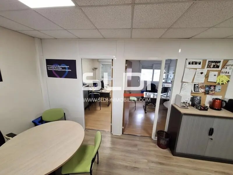 Office in Chassieu to rent Interior Photo- Image 1 of 5