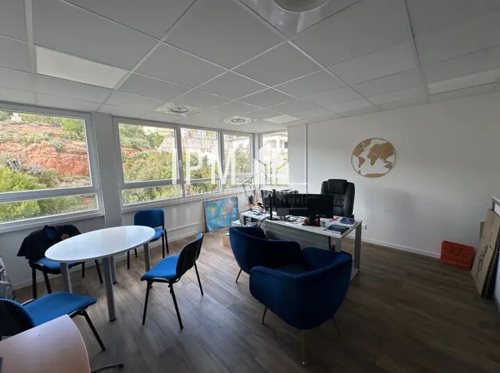 Office in Vitrolles to rent - Interior Photo - Image 3 of 7