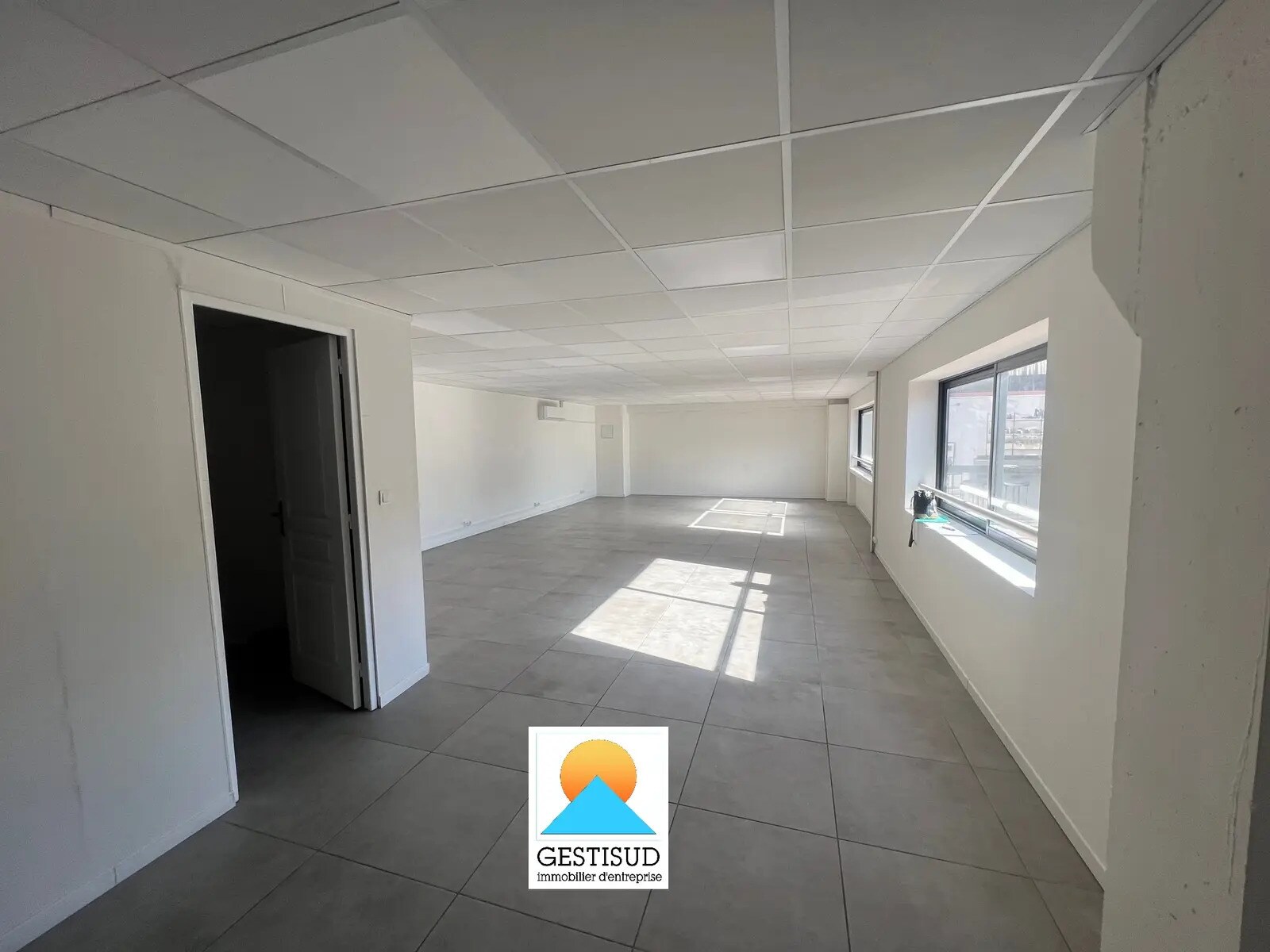Office in Aubagne to rent Interior Photo- Image 1 of 3